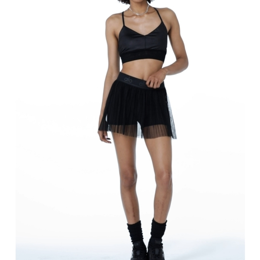 Alo mesh flirty tennis skirt in black. Size small.